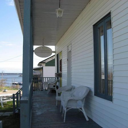 Le Goeland Hotel Tadoussac Bagian luar foto